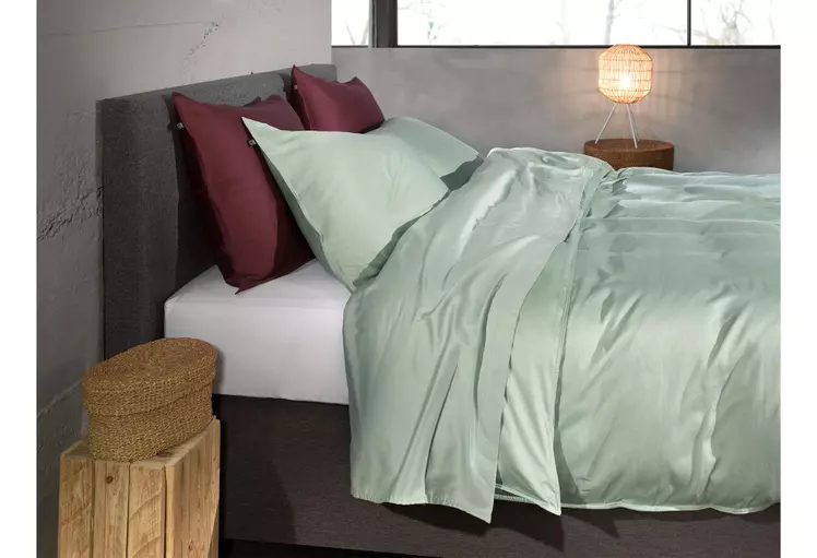 Material: 100% Baumwollsatin 
